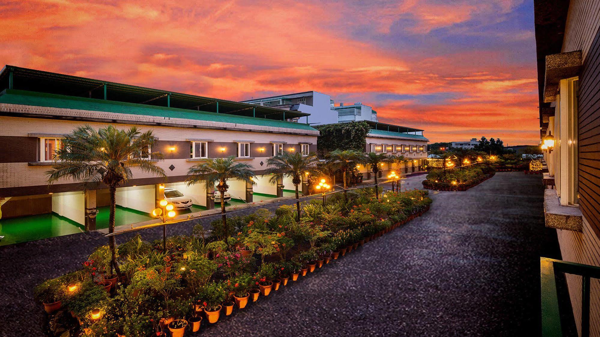 Mesasa Garden Motel Хуалянь Экстерьер фото